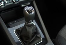 The Differences Between Manual and Automatic Transmissions