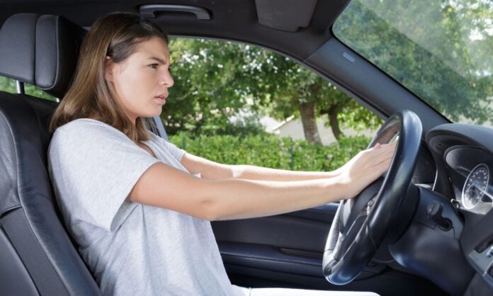 4 Things You Should Never Do While Driving