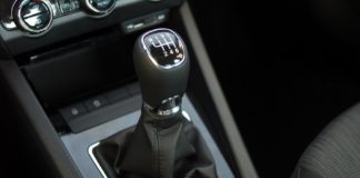 The Differences Between Manual and Automatic Transmissions