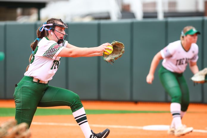 Softball vs LHU_031126_023