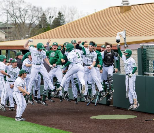 Offense surge in late innings